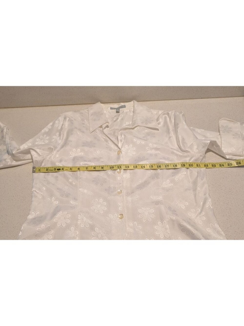 Foxcroft Wrinkle-Free White Floral Button-Up Shirt Flower Buttons Sz 16 Cotton - Picture 9 of 16